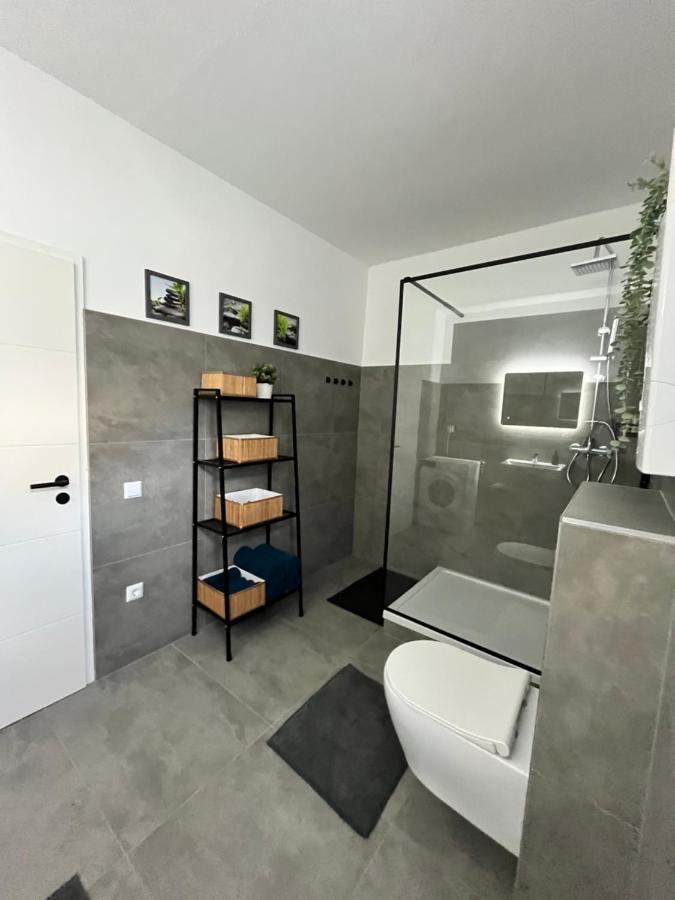 Appartment Florida Naehe Duesseldorf, Messe, Hbf, City, Wifi, Helios Hospital Krefeld Eksteriør billede
